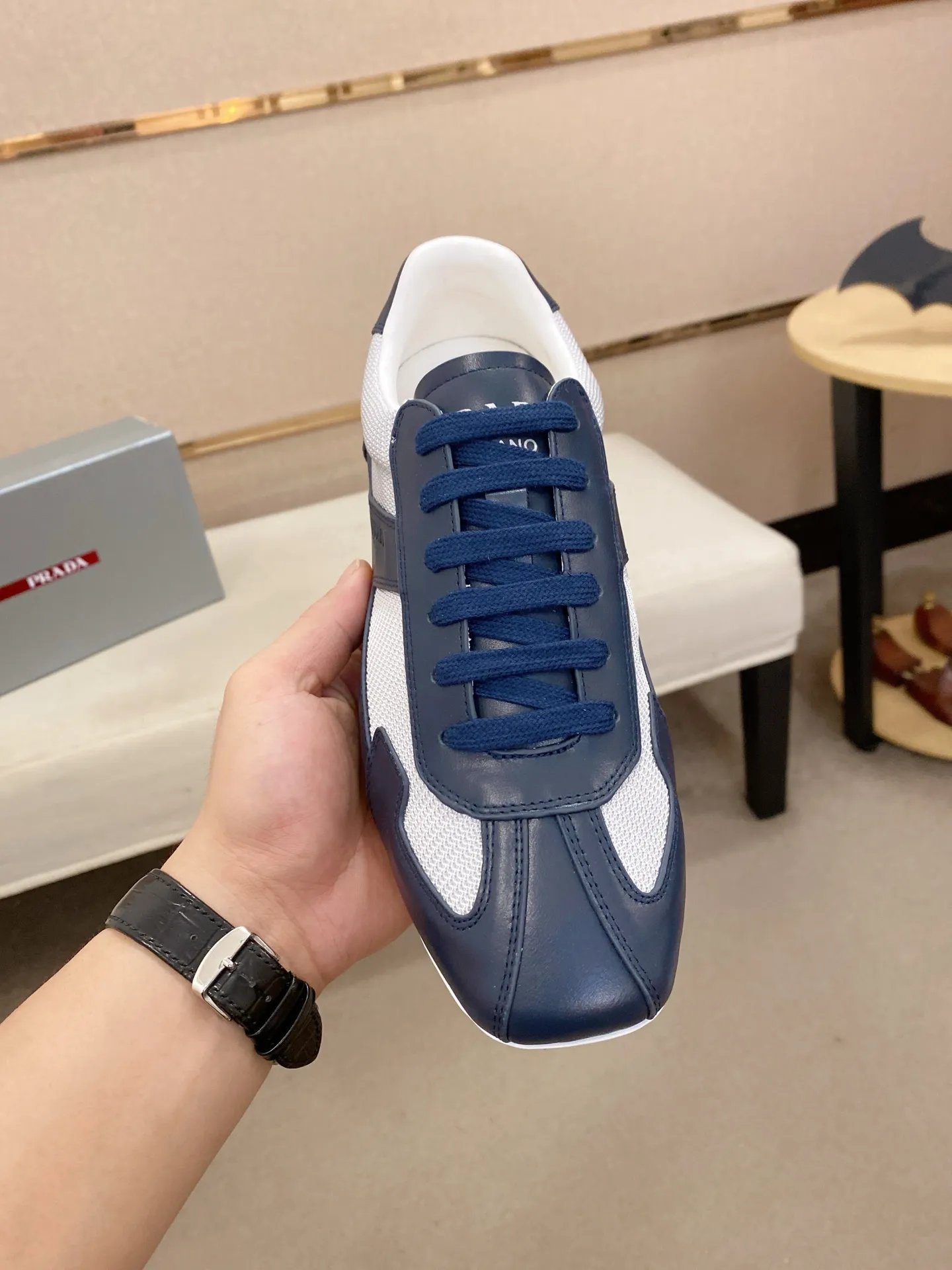 Men's shoes 💰 480💰 ✔️✔️✔️Top high version High-quality new PRADA (Prada) counters are launched at the same time. The new men's shoes and 😘fabrics are purely handmade in Niujing. Lining: Full cowhide lining. 👍🏿High-end☄️Open-molded non-slip rubber outsole, exquisite lines, simple and elegant, comfortable and high-end for leisure travel. Code number: 38-44. Can be customized45